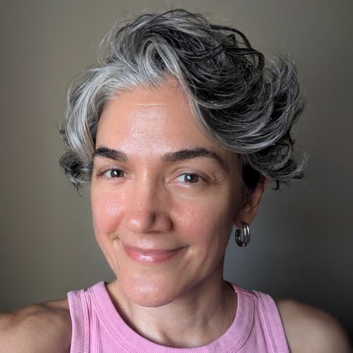 Irem H. profile